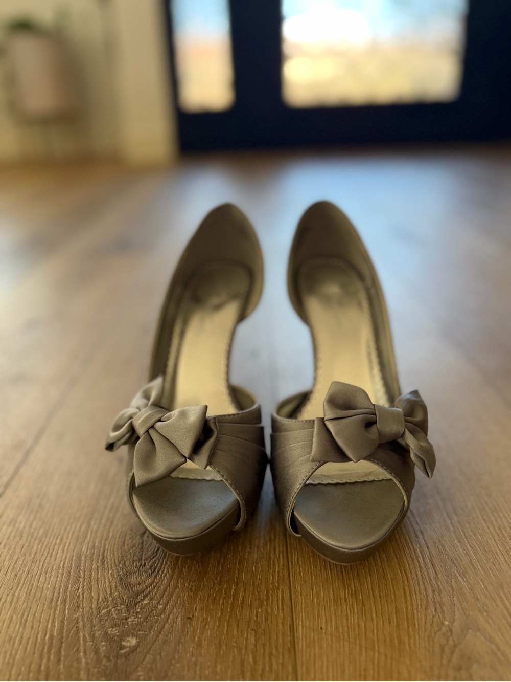 Women's Open-Toe grey Bow Heels